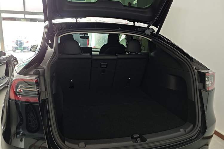 Used Tesla Model Y 2023 Rear-Wheel-Drive Version Trunk