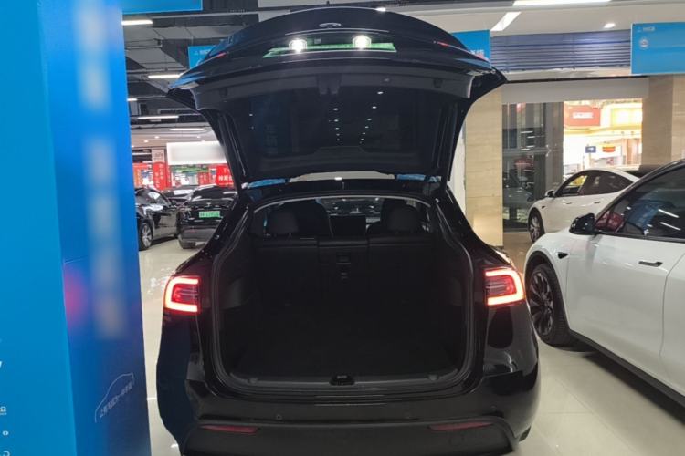 Used Tesla Model Y 2023 Long-Range All-Wheel-Drive Version Trunk