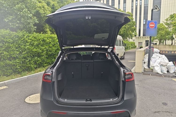 Used Tesla Model Y 2023 Long-Range All-Wheel-Drive Version Trunk