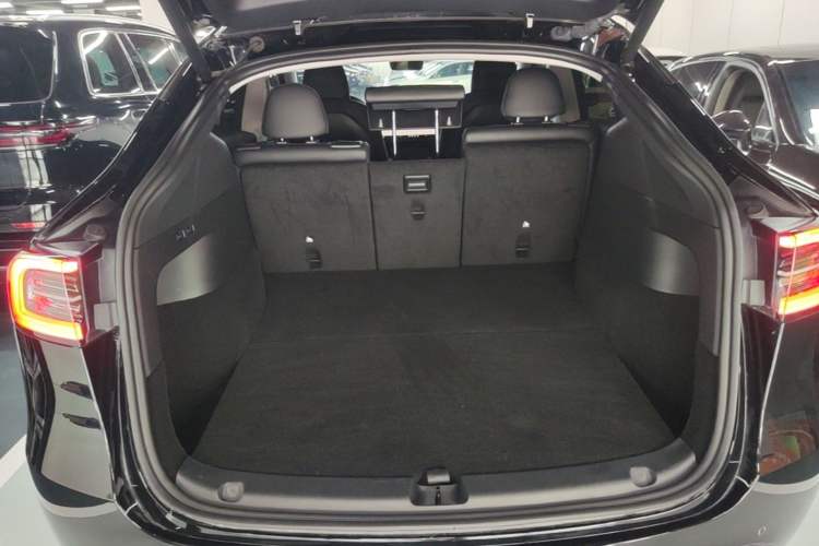 Used Tesla Model Y 2023 Rear-Wheel-Drive Version Trunk