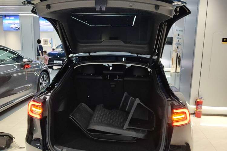 Used Tesla Model Y 2023 Rear-Wheel-Drive Version Trunk