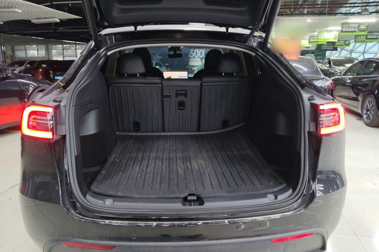 Used Tesla Model Y 2023 Long-Range All-Wheel-Drive Version Trunk