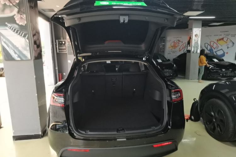 Used Tesla Model Y 2023 Rear-Wheel-Drive Version Trunk