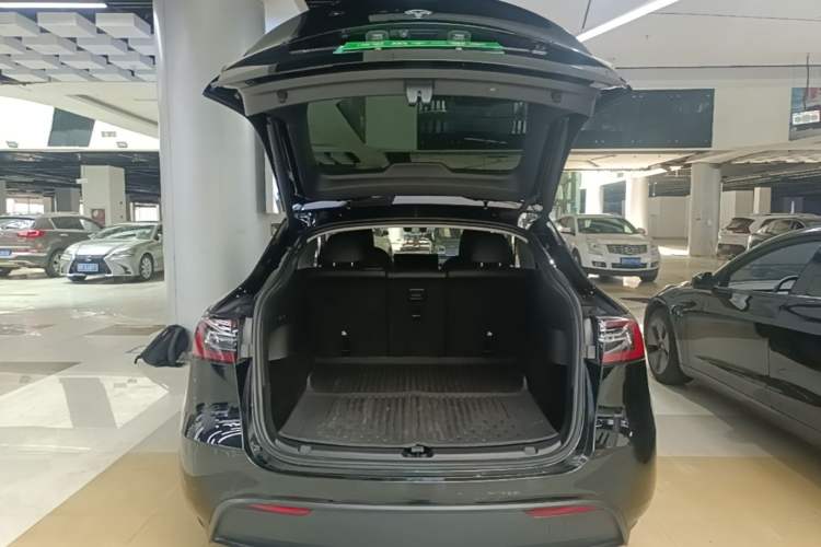Used Tesla Model Y 2023 Rear-Wheel-Drive Version Trunk