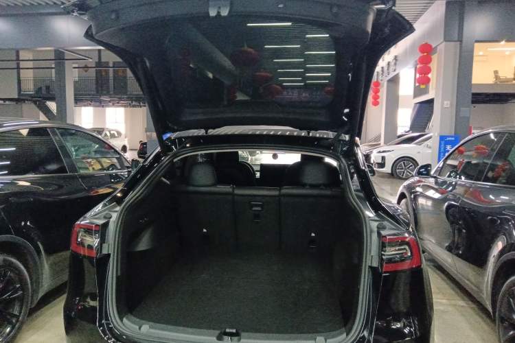Used Tesla Model Y 2023 Rear-Wheel-Drive Version Trunk