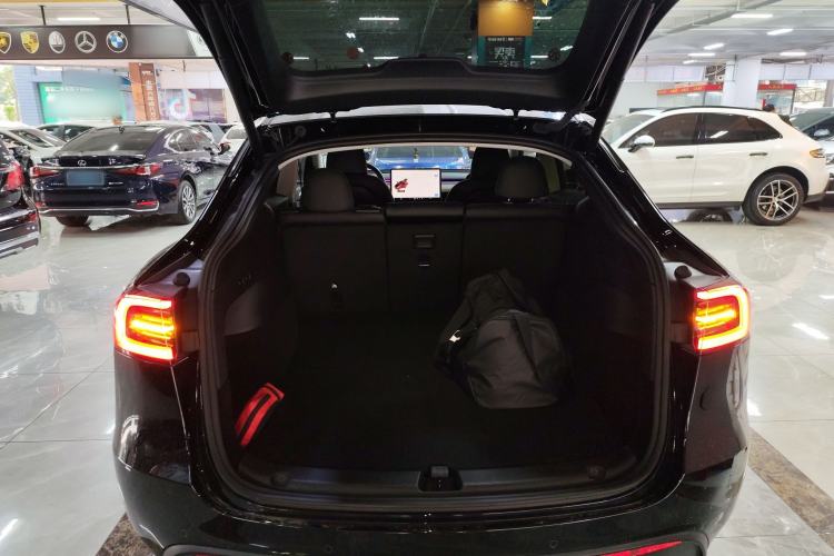 Used Tesla Model Y 2023 Long-Range All-Wheel-Drive Version Trunk