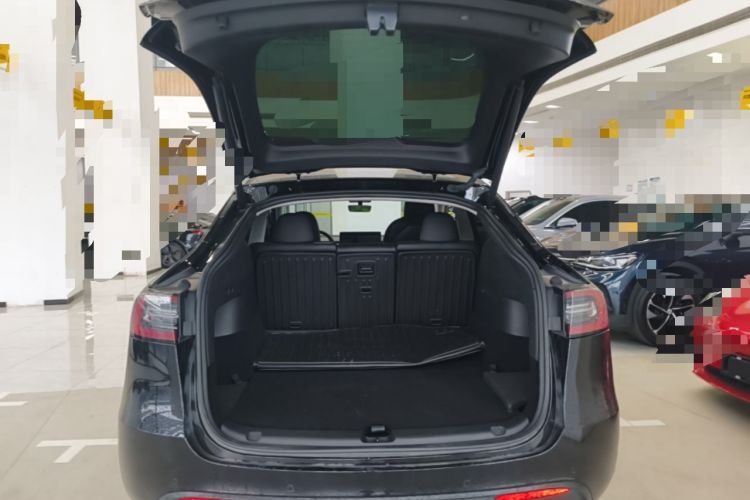 Used Tesla Model Y 2023 Rear-Wheel-Drive Version Trunk