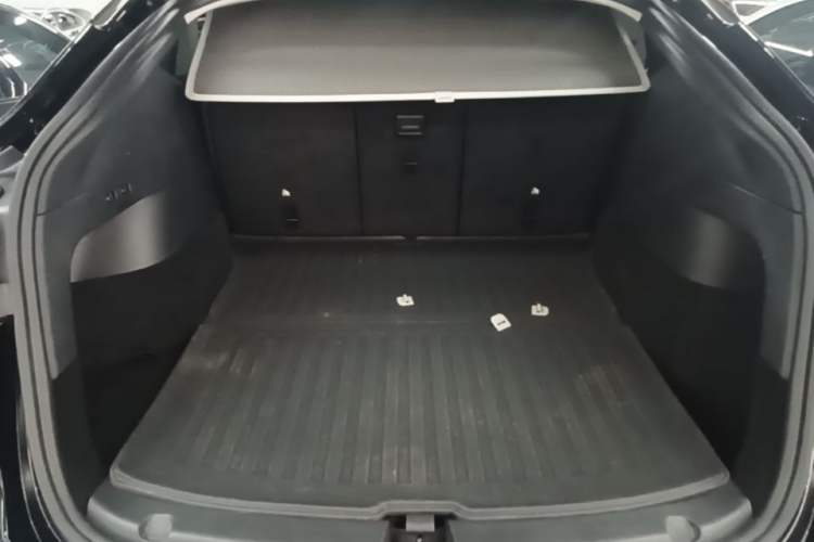 Used Tesla Model Y 2023 Rear-Wheel-Drive Version Trunk