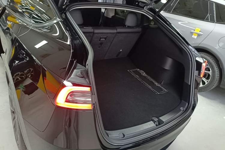 Used Tesla Model Y 2023 Rear-Wheel-Drive Version Trunk