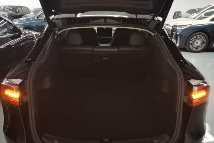 Used Tesla Model Y 2023 Rear-Wheel-Drive Version Trunk