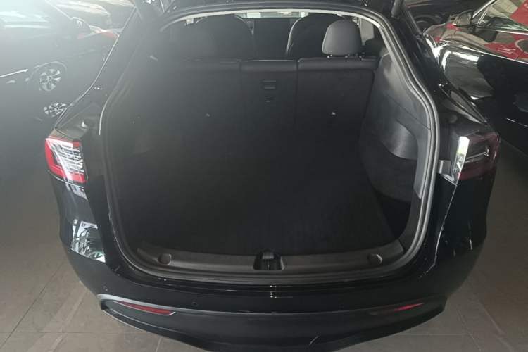 Used Tesla Model Y 2023 Rear-Wheel-Drive Version Trunk
