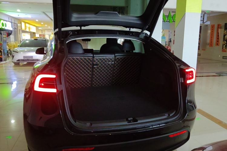 Used Tesla Model Y 2023 Rear-Wheel-Drive Version Trunk
