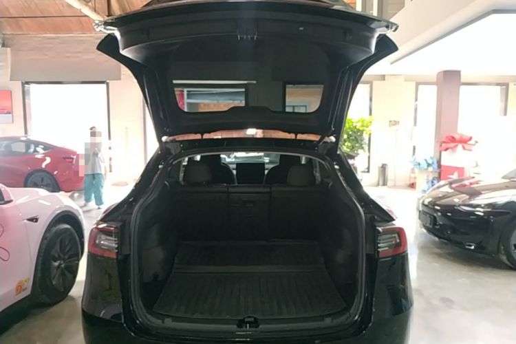 Used Tesla Model Y 2023 Rear-Wheel-Drive Version Trunk