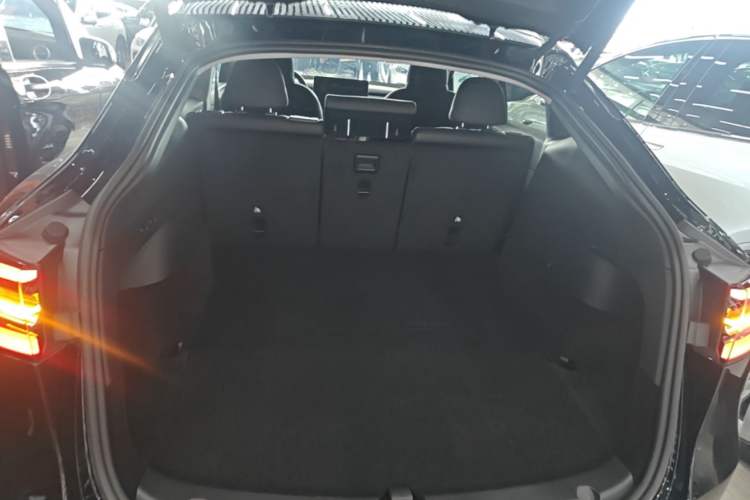Used Tesla Model Y 2023 Rear-Wheel-Drive Version Trunk