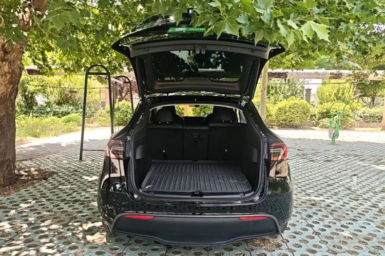 Used Tesla Model Y 2023 Rear-Wheel-Drive Version Trunk