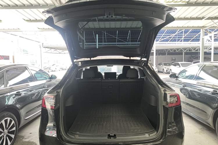 Used Tesla Model Y 2023 Rear-Wheel-Drive Version Trunk