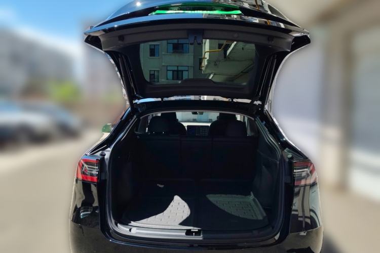 Used Tesla Model Y 2023 Long-Range All-Wheel-Drive Version Trunk