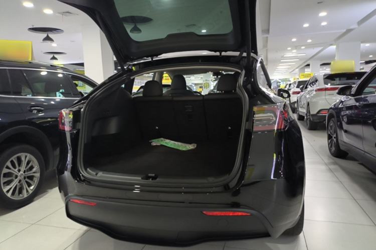 Used Tesla Model Y 2023 Long-Range All-Wheel-Drive Version Trunk