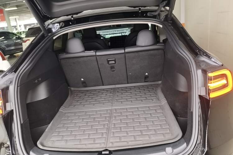 Used Tesla Model Y 2023 Rear-Wheel-Drive Version Trunk