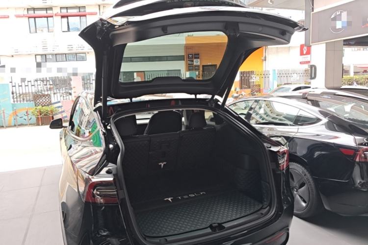 Used Tesla Model Y 2023 Rear-Wheel-Drive Version Trunk
