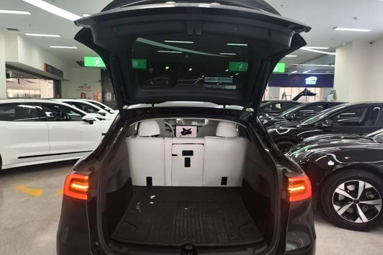 Used Tesla Model Y 2023 High-Performance All-Wheel-Drive Version Trunk