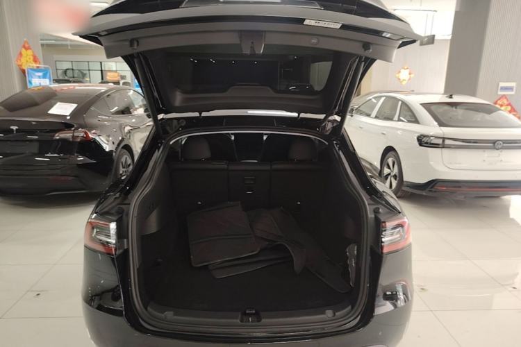 Used Tesla Model Y 2023 Rear-Wheel-Drive Version Trunk