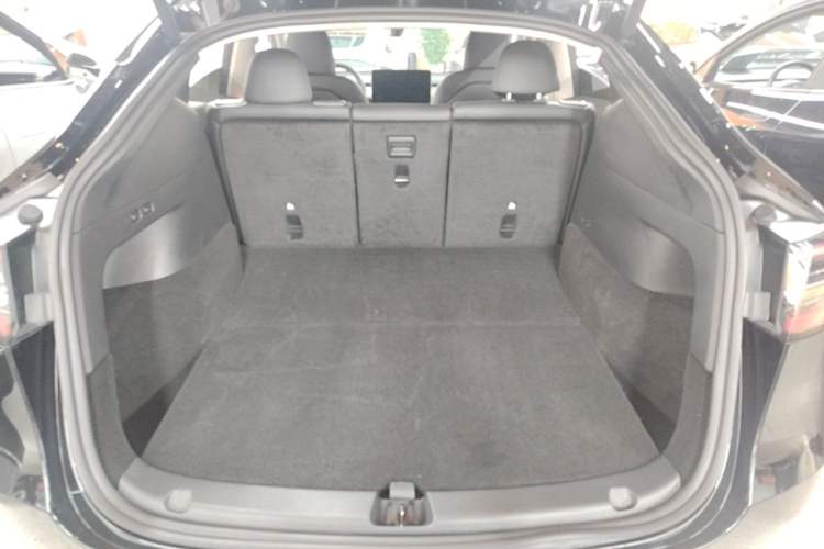 Used Tesla Model Y 2023 Long-Range All-Wheel-Drive Version Trunk