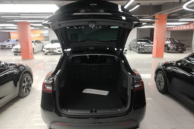 Used Tesla Model Y 2023 Long-Range All-Wheel-Drive Version Trunk