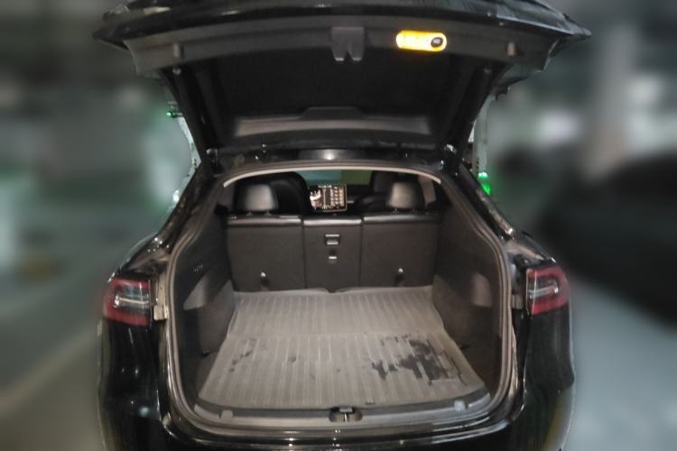 Used Tesla Model Y 2023 Long-Range All-Wheel-Drive Version Trunk