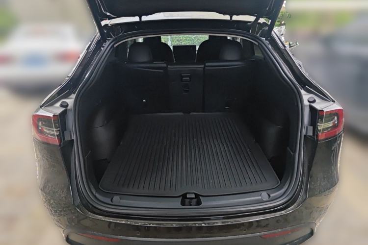 Used Tesla Model Y 2023 Rear-Wheel-Drive Version Trunk