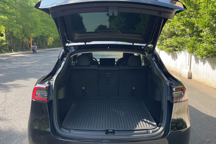 Used Tesla Model Y 2023 Rear-Wheel-Drive Version Trunk