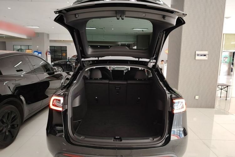 Used Tesla Model Y 2023 Rear-Wheel-Drive Version Trunk