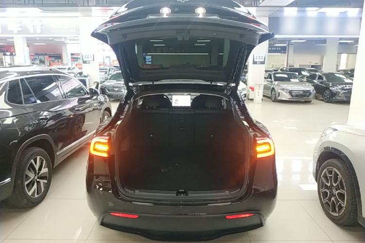 Used Tesla Model Y 2023 Rear-Wheel-Drive Version Trunk