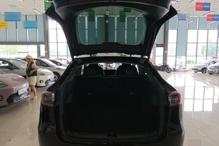 Used Tesla Model Y 2023 Rear-Wheel-Drive Version Trunk