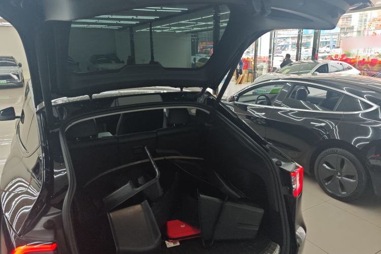 Used Tesla Model Y 2023 Long-Range All-Wheel-Drive Version Trunk