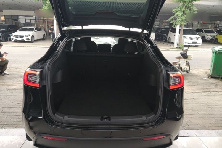Used Tesla Model Y 2023 Rear-Wheel-Drive Version Trunk