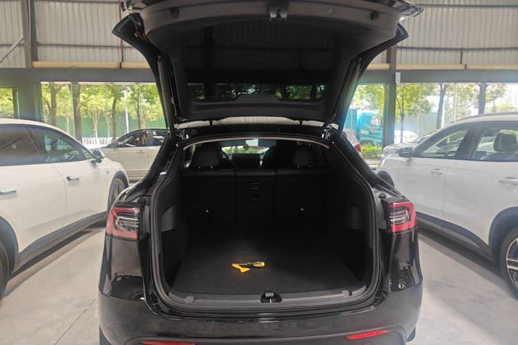 Used Tesla Model Y 2023 Rear-Wheel-Drive Version Trunk