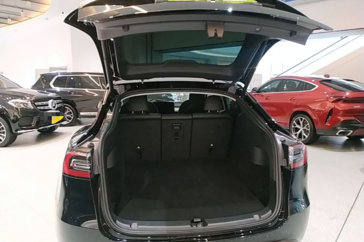 Used Tesla Model Y 2023 Long-Range All-Wheel-Drive Version Trunk