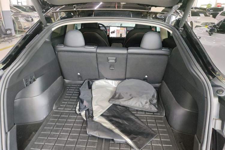 Used Tesla Model Y 2023 Rear-Wheel-Drive Version Trunk