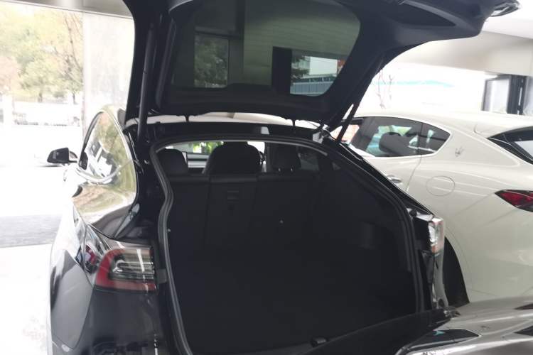 Used Tesla Model Y 2023 Rear-Wheel-Drive Version Trunk