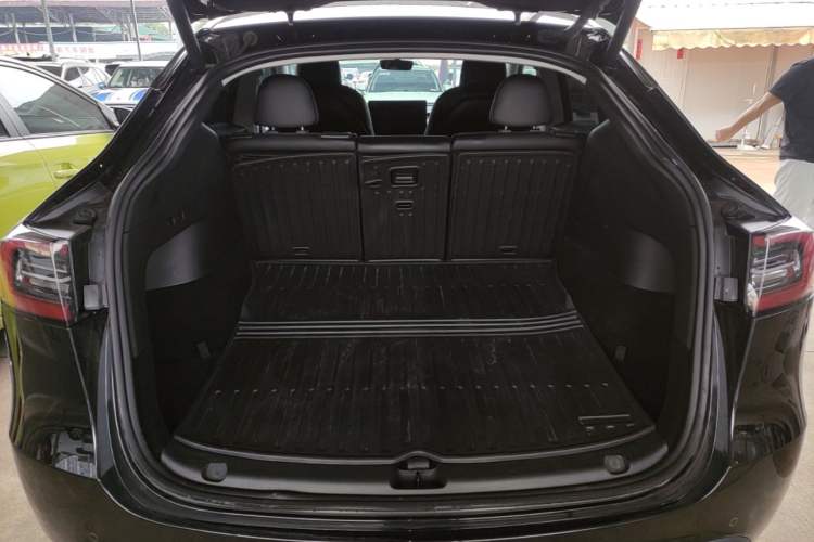 Used Tesla Model Y 2023 Long-Range All-Wheel-Drive Version Trunk
