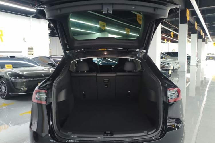 Used Tesla Model Y 2023 Rear-Wheel-Drive Version Trunk