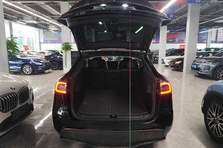 Used Tesla Model Y 2023 Rear-Wheel-Drive Version Trunk