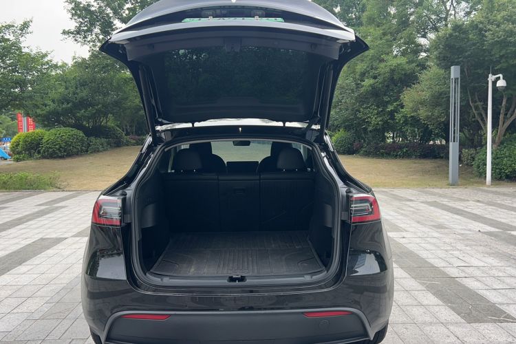 Used Tesla Model Y 2023 Long-Range All-Wheel-Drive Version Trunk