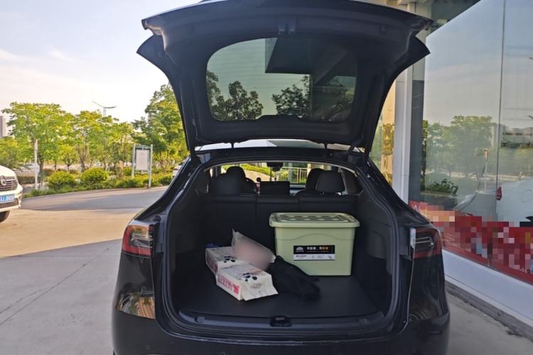 Used Tesla Model Y 2023 Rear-Wheel-Drive Version Trunk