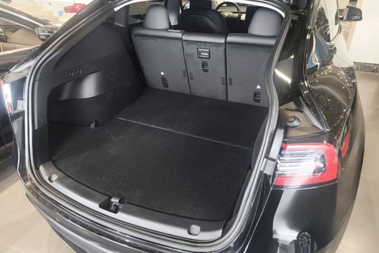 Used Tesla Model Y 2023 Rear-Wheel-Drive Version Trunk