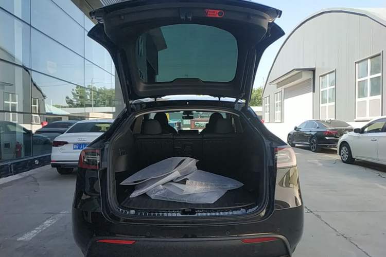 Used Tesla Model Y 2023 Rear-Wheel-Drive Version Trunk