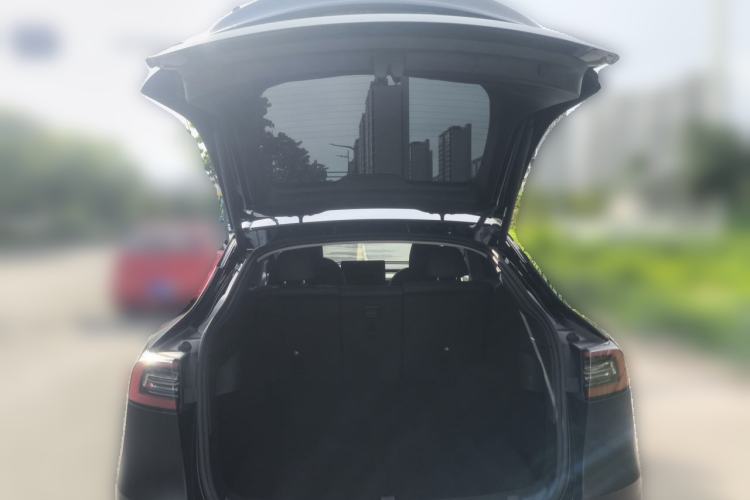 Used Tesla Model Y 2023 Long-Range All-Wheel-Drive Version Trunk