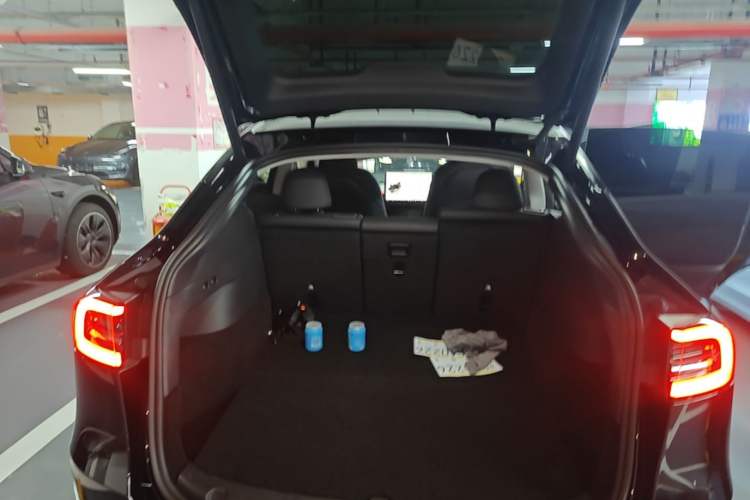 Used Tesla Model Y 2023 Long-Range All-Wheel-Drive Version Trunk