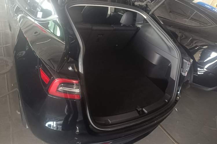 Used Tesla Model Y 2023 Rear-Wheel-Drive Version Trunk